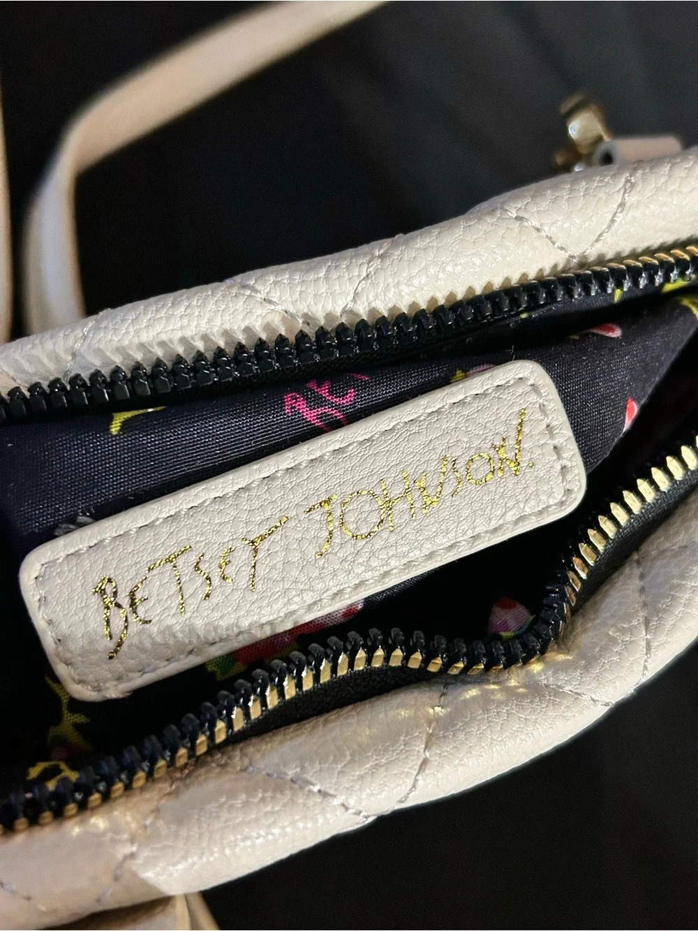 Betsey Johnson Quilted Cream & Black Puppy Dog Crossbody Bag & Cardholder